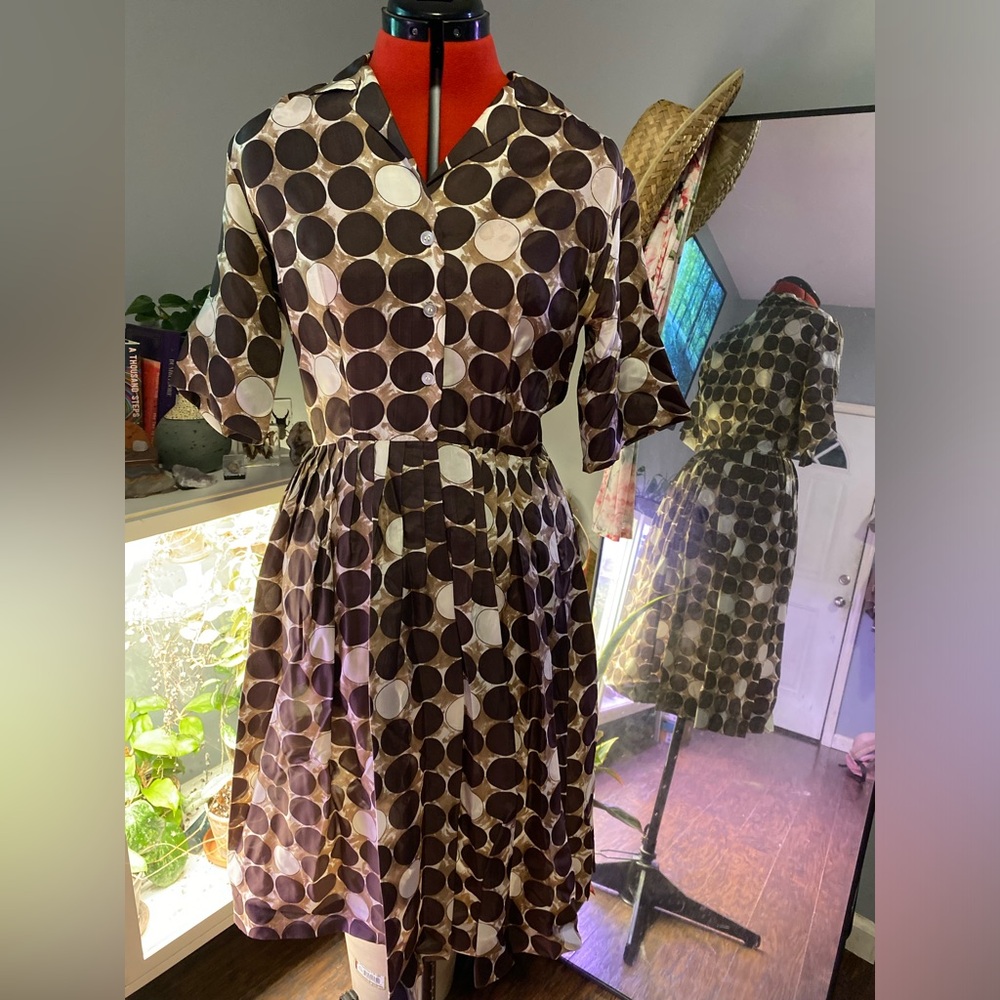 Vintage Late 50s/Early 60s Dot/Circle Pattern Brown Shirtdress